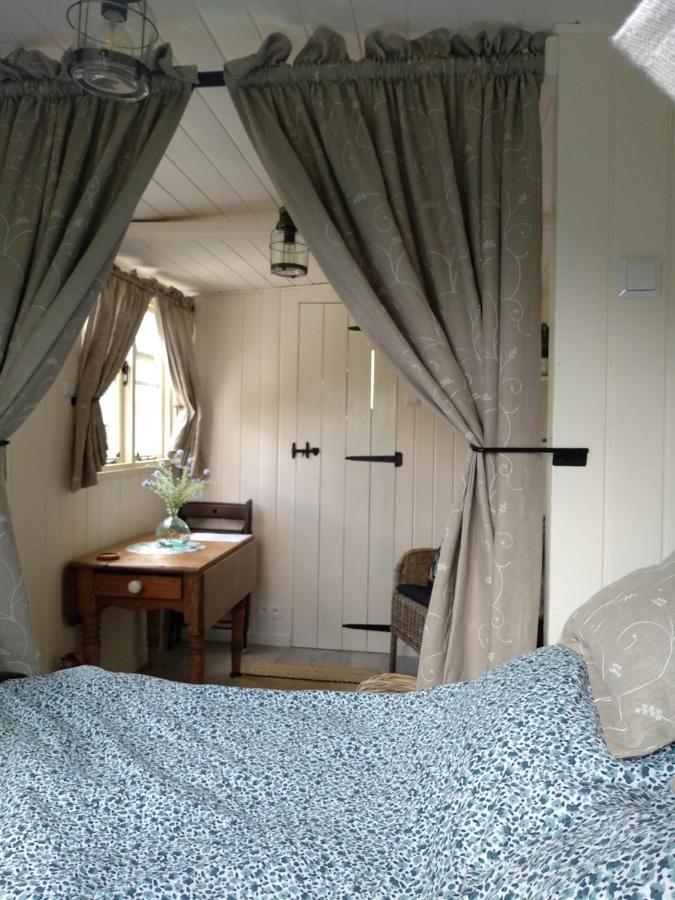 The English Shepherds Hut @ Les Aulnaies Echauffour Exterior foto
